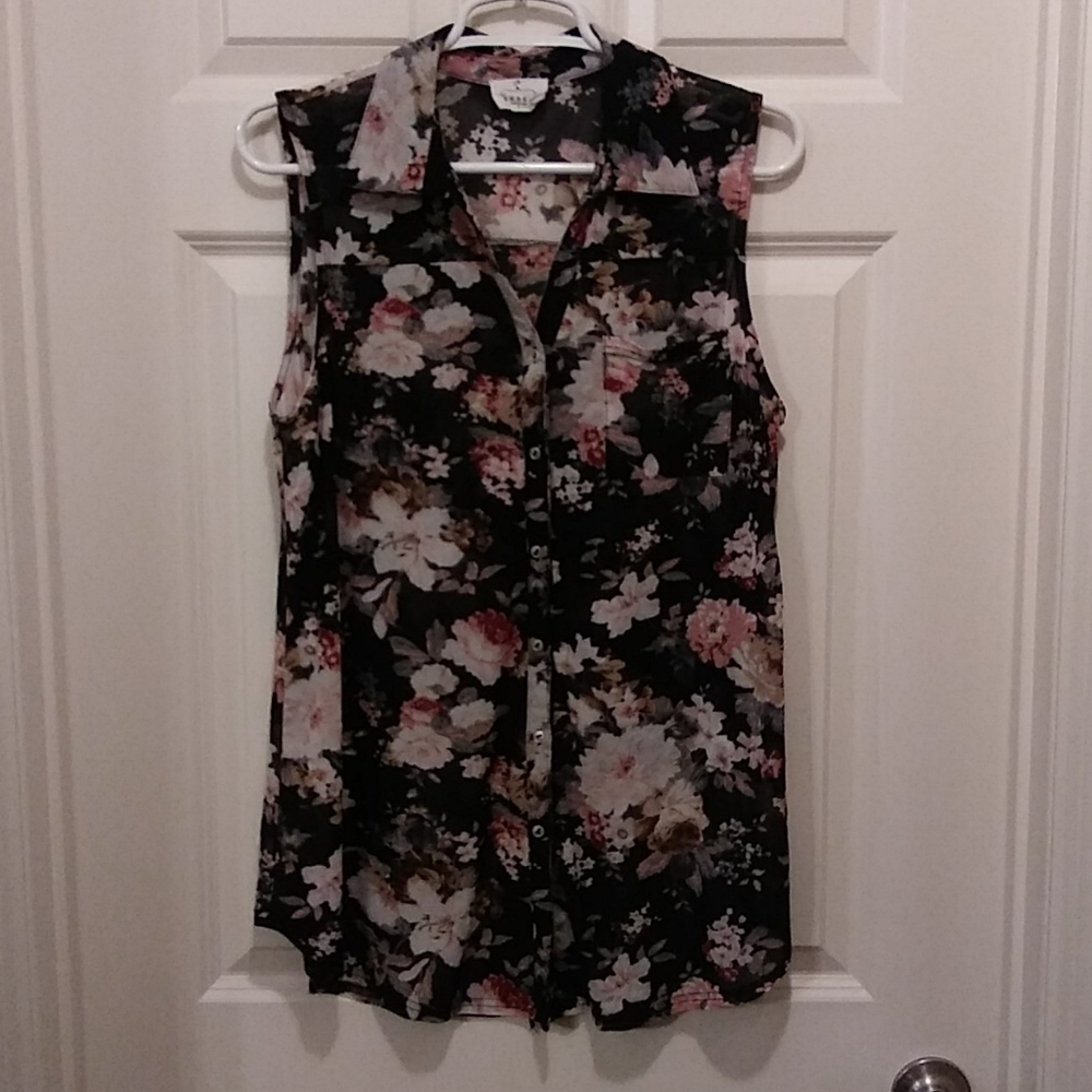 Sleeveless, button-down, floral tunic blouse